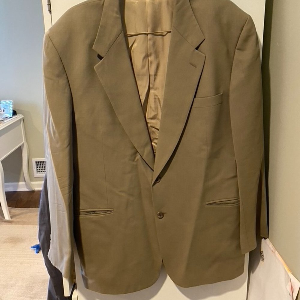 Jhane Barnes Biege Suit